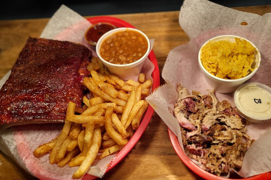 The Pig Pen & Watering Hole主图