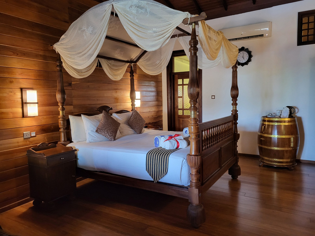 尼拉维利海滩度假酒店主图