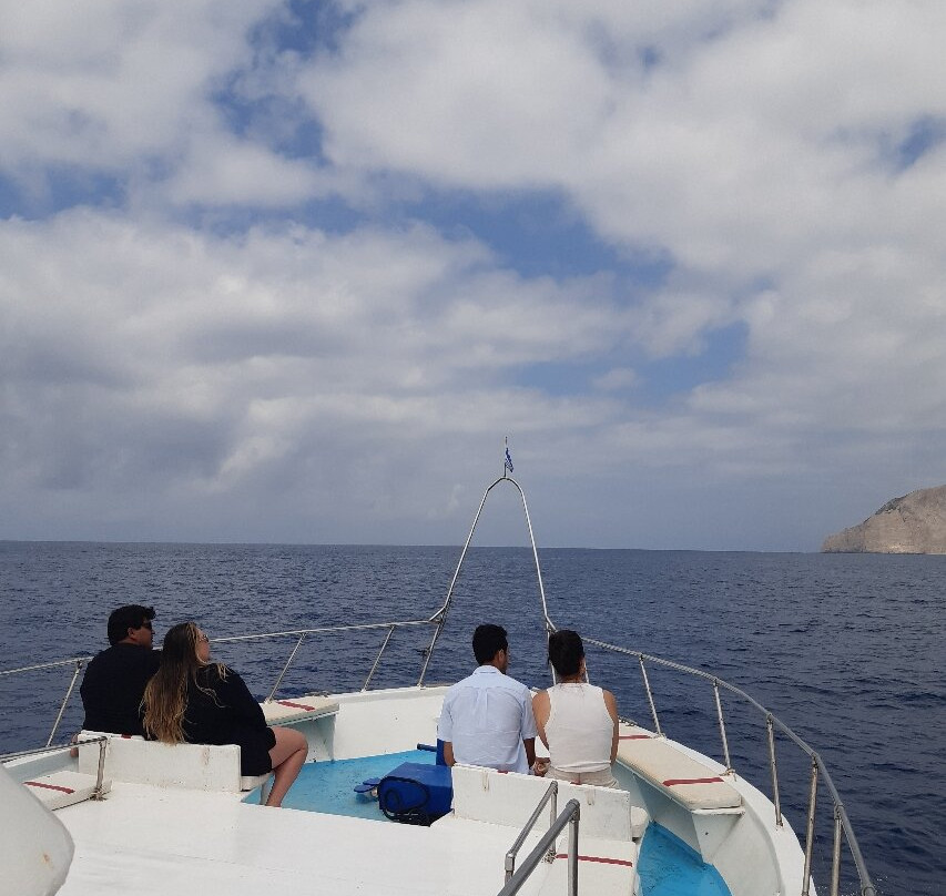 Golden Star Cruises-Porto Vromi必去景点