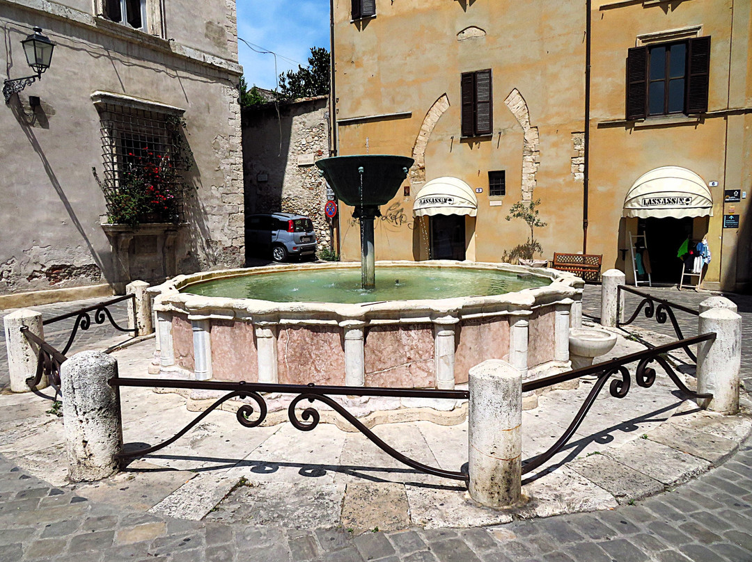 Piazza dei Priori-Narni必去景点