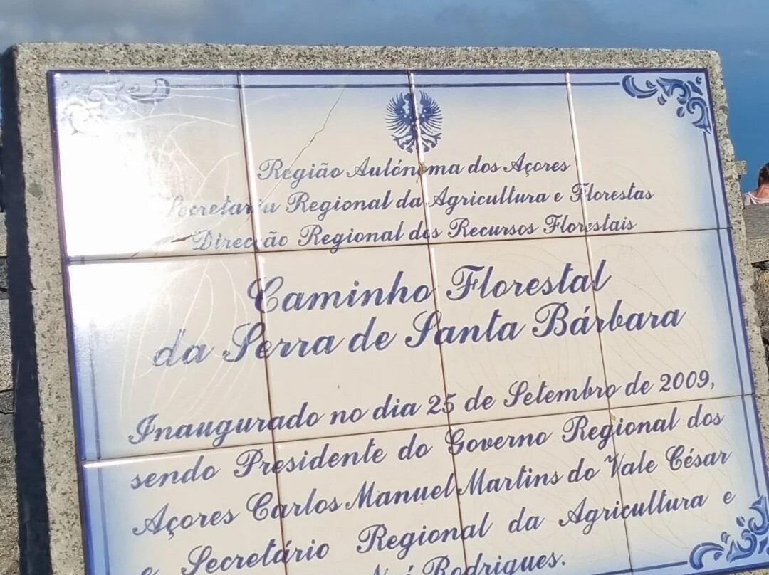 Miradouro da Serra de Santa Bárbara-亚速尔群岛英雄港中心区必去景点