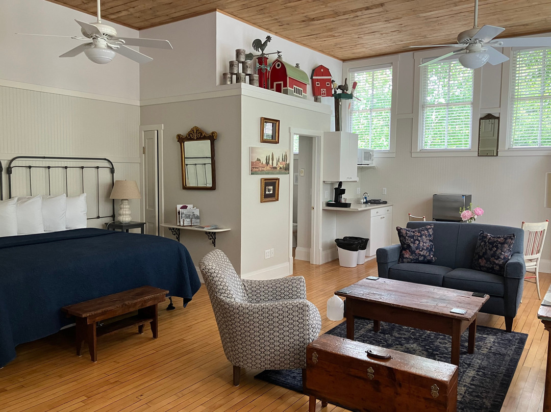 Baileys Harbor Schoolhouse Inn主图