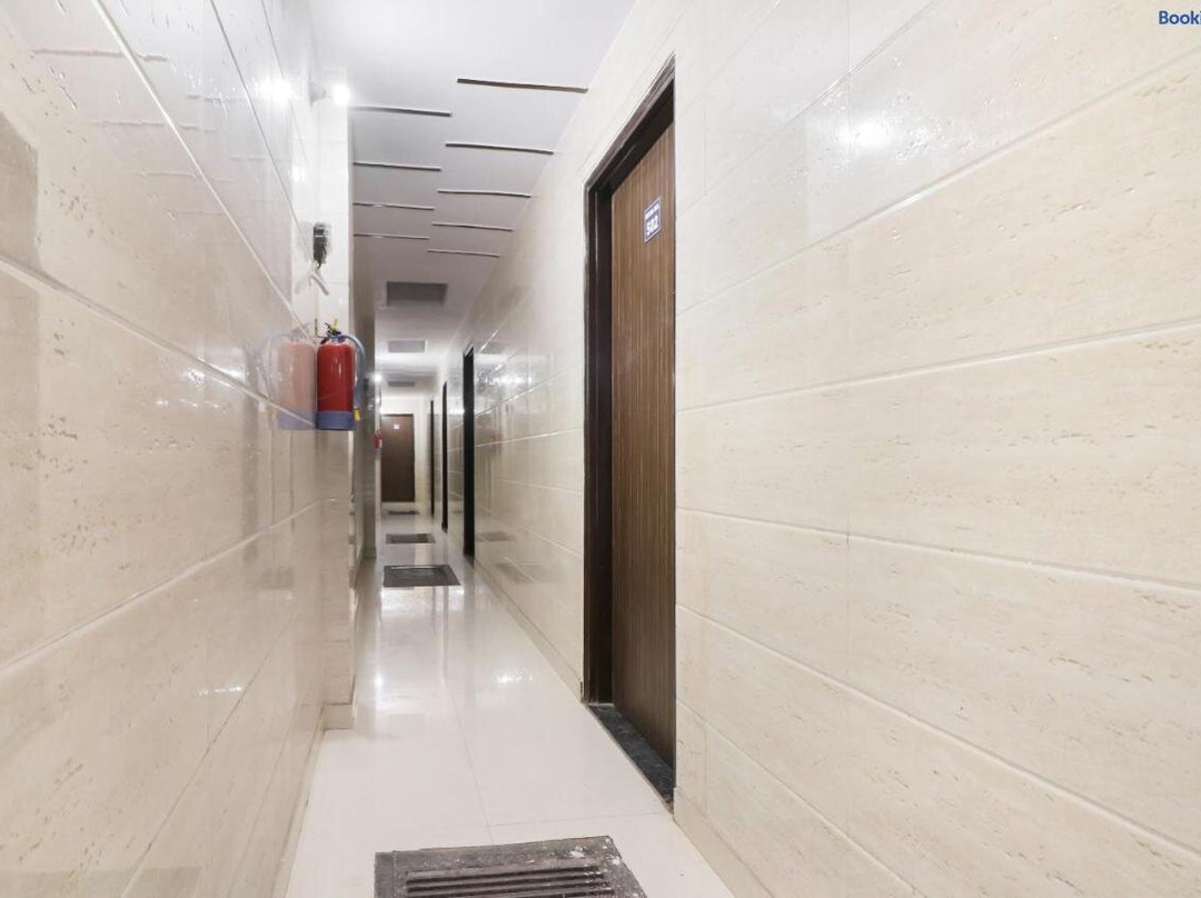 OYO 71162 Hotel Mayur Palace