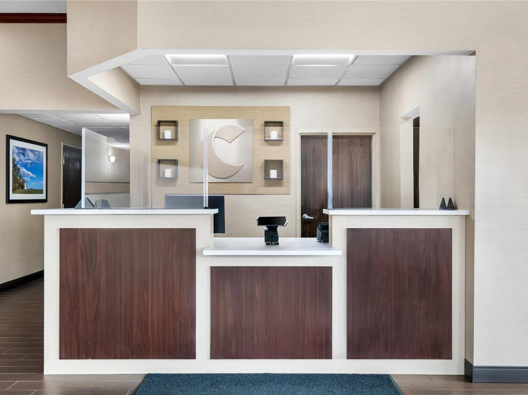 Comfort Inn & Suites主图