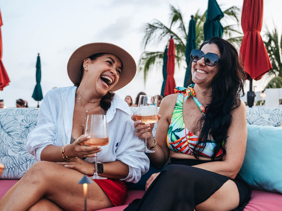 Rilèks Beach Bar & Rooftop
