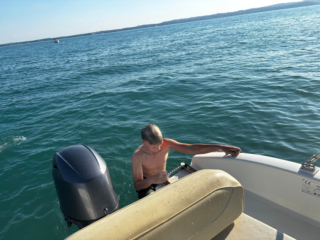 Dolphin Boat snc-代森扎诺-德尔加达必去景点