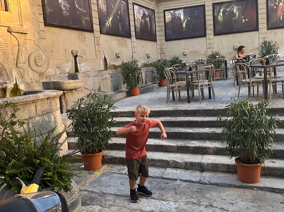 Fontana dei Sette Canali-Paola必去景点