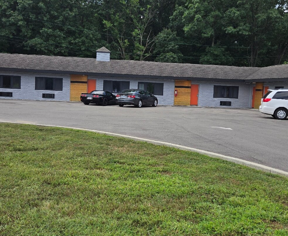 4411 Inn & Suites主图