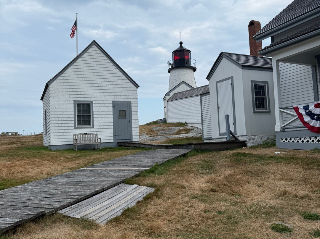 Burnt Island Lighthouse-布斯贝港必去景点