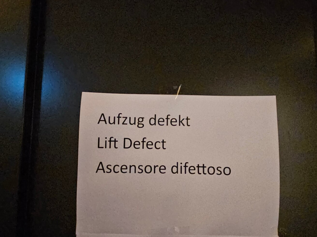 老荷兰酒店主图