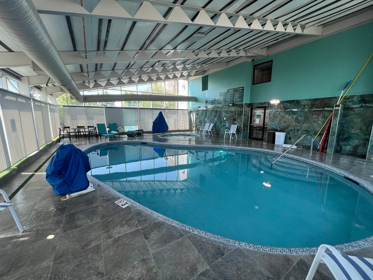 La Quinta Inn & Suites by Wyndham Cincinnati NE - Mason-泳池