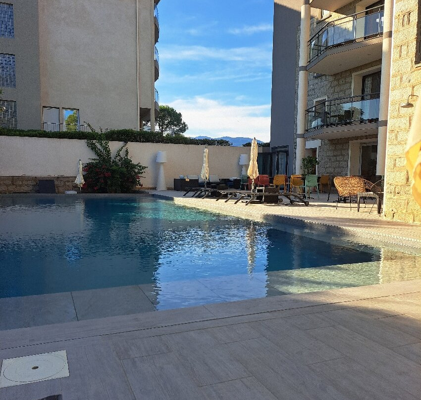 罗切布兰切酒店主图