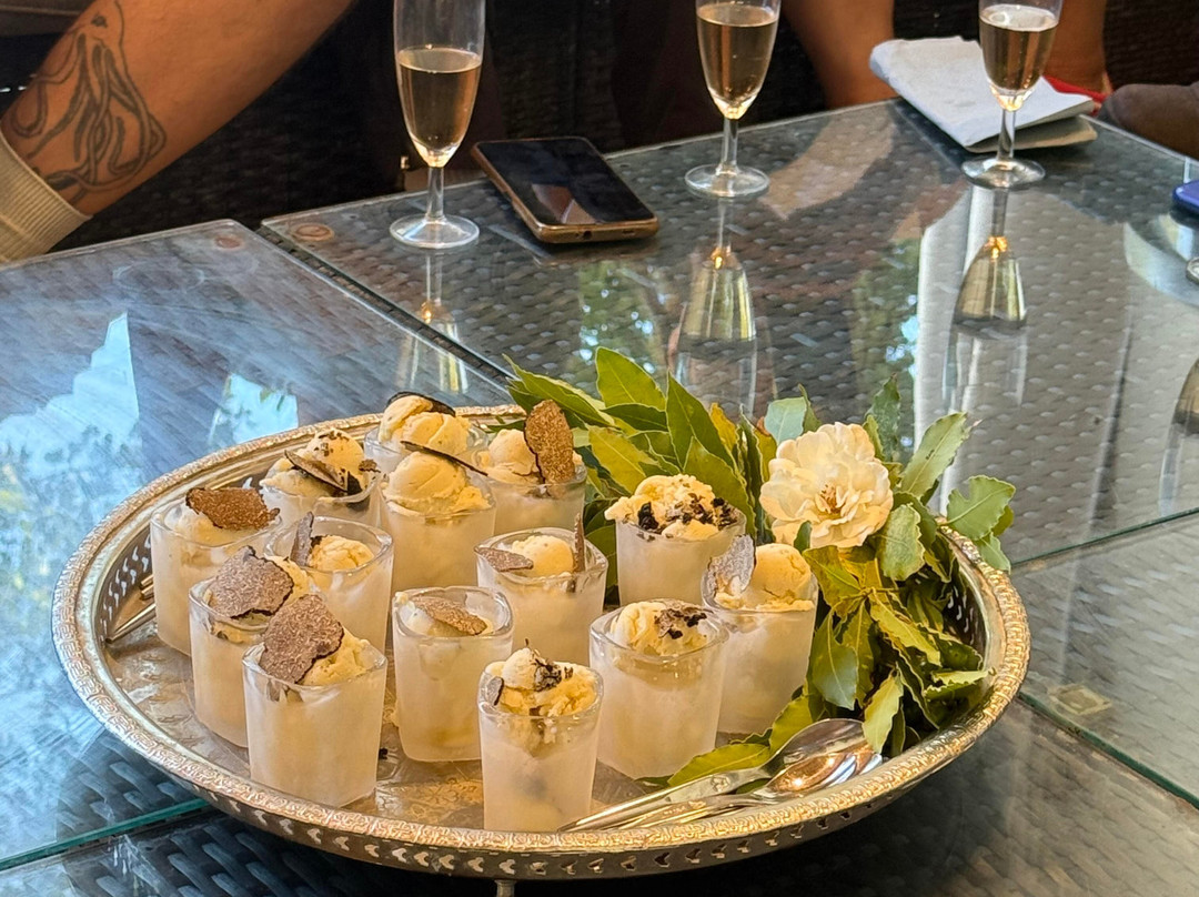 Truffle Hunting at Les Pastras-Cadenet必去景点