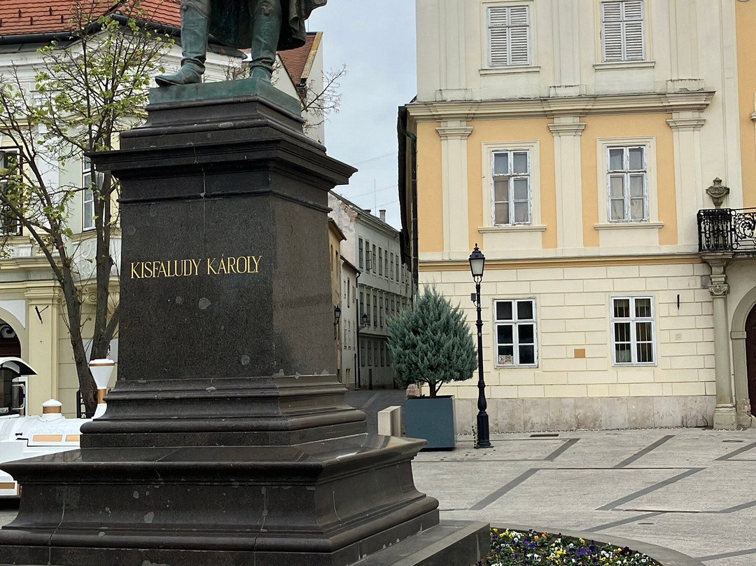 Statue of Kisfaludi Karoly-焦尔必去景点