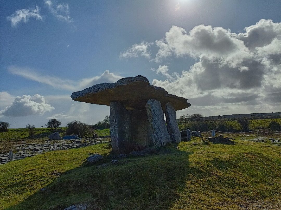 Poulnabrone Dolmen-克莱尔郡必去景点