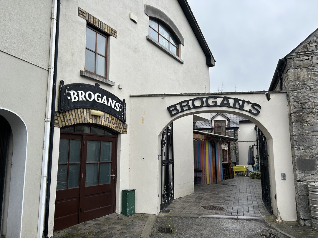 Brogan's Bar & Hotel主图