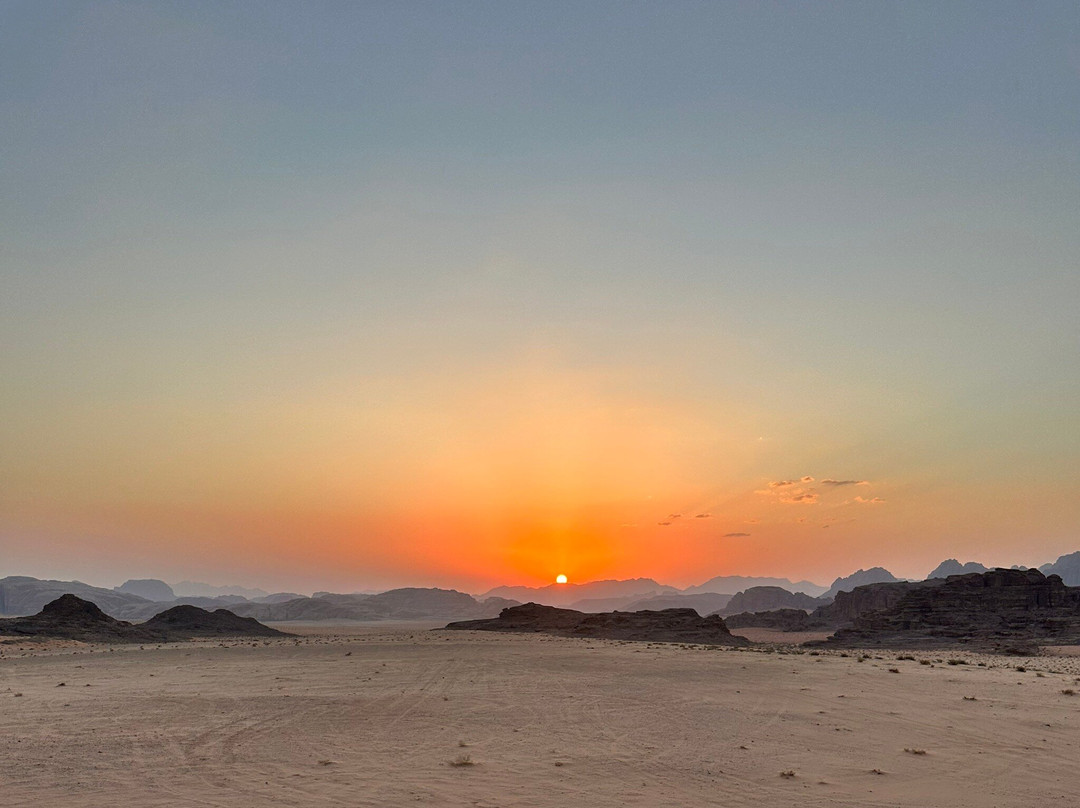 Bedouin host camp& with tour-Wadi Rum Village必去景点