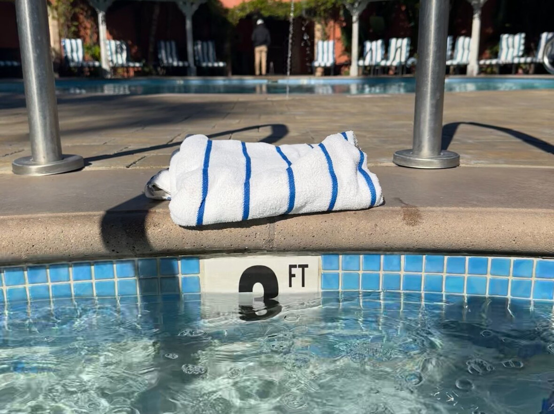 西湖村酒店主图