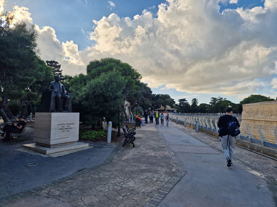 Howard Gardens-姆迪纳必去景点