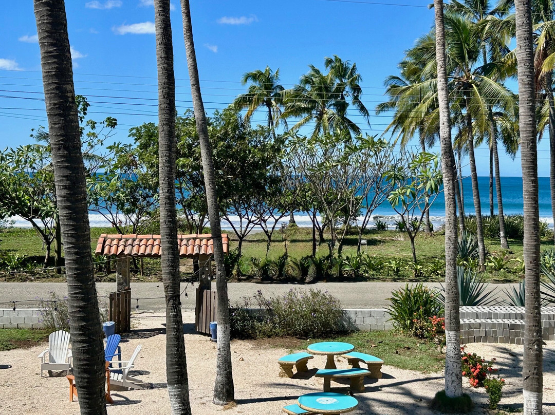 Tides Oceanfront Resort主图