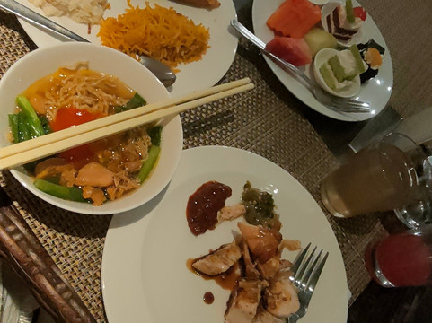 善提卡哥打哈拉攀英达尊贵酒店主图