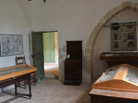 Abbaye de Saint-Hilaire-Menerbes必去景点