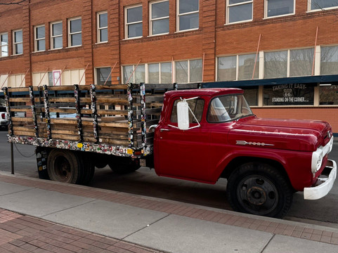 Standin' On The Corner-温斯洛必去景点