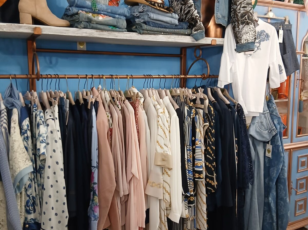 Esmeralda T Di Daniela Cerè Creazioni Moda-Marebello必去景点