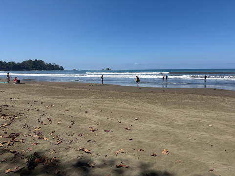 Dominical Surf School-主日镇必去景点