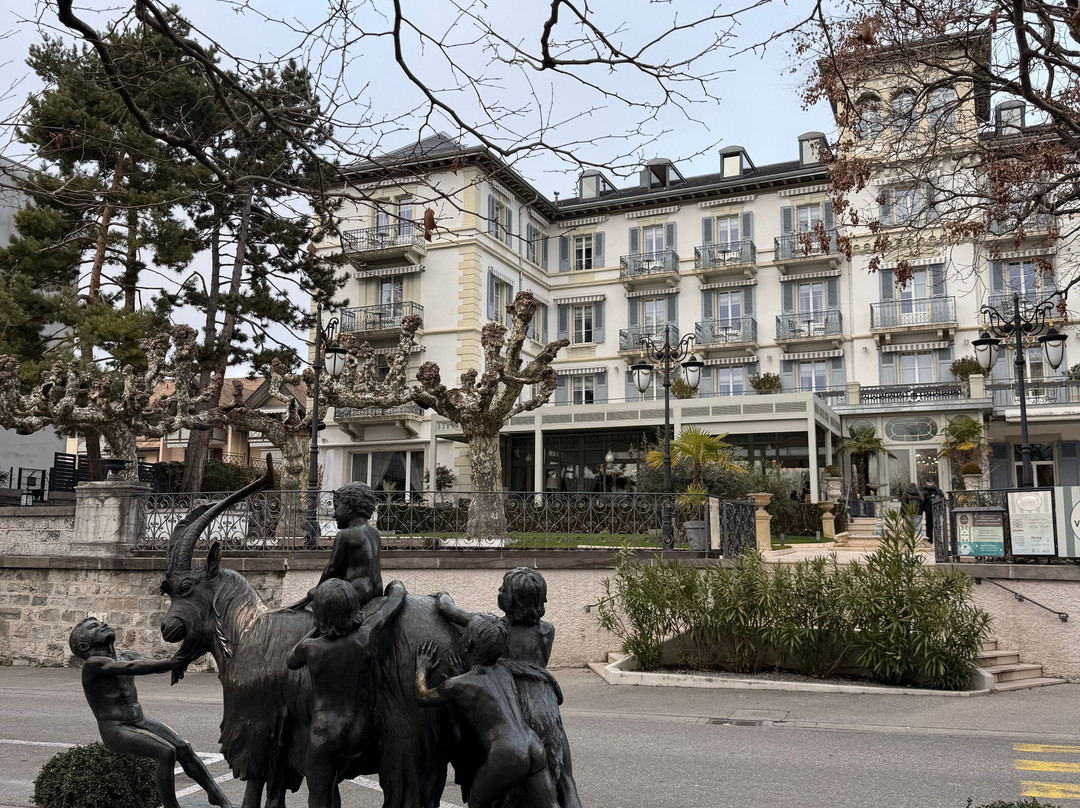 怡东大湖景酒店主图