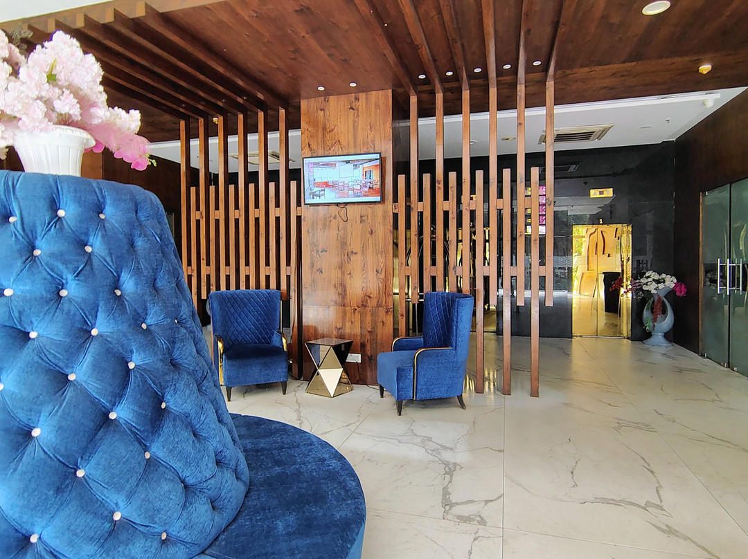 Regenta Central Hotel & Convention Centre主图