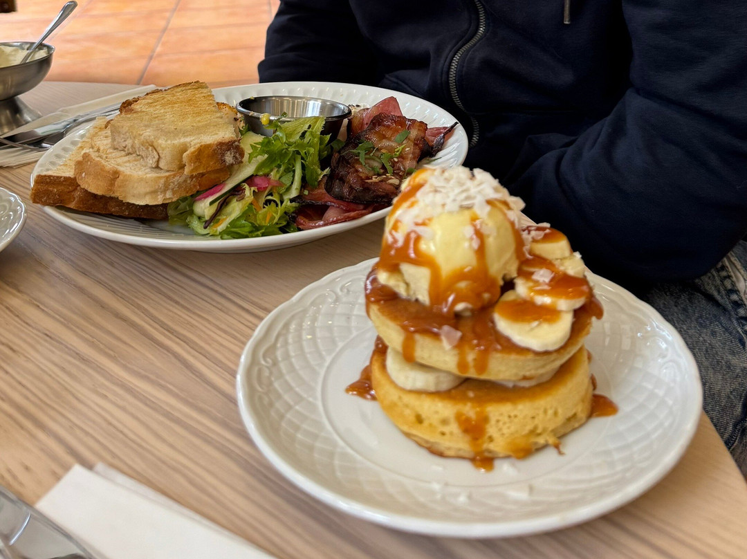 Breakfast Lovers Tram 28