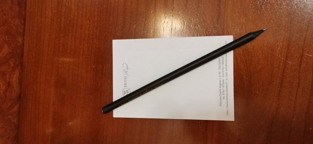皇家酒店主图