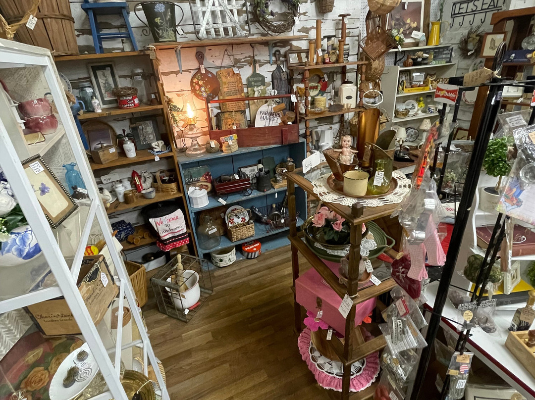 Flea Market Frenzy Vendor Mall-Newburgh必去景点