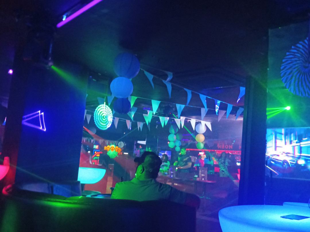 Neon Nights Bar Club-马卡蒂必去景点