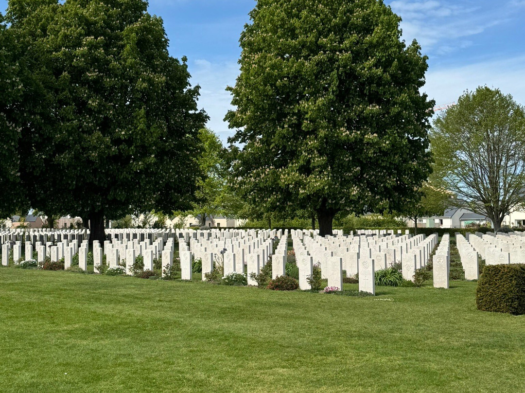 Bayeux War Cemetery-巴约必去景点