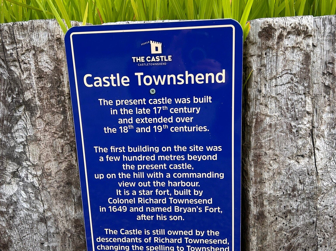 The Castle主图