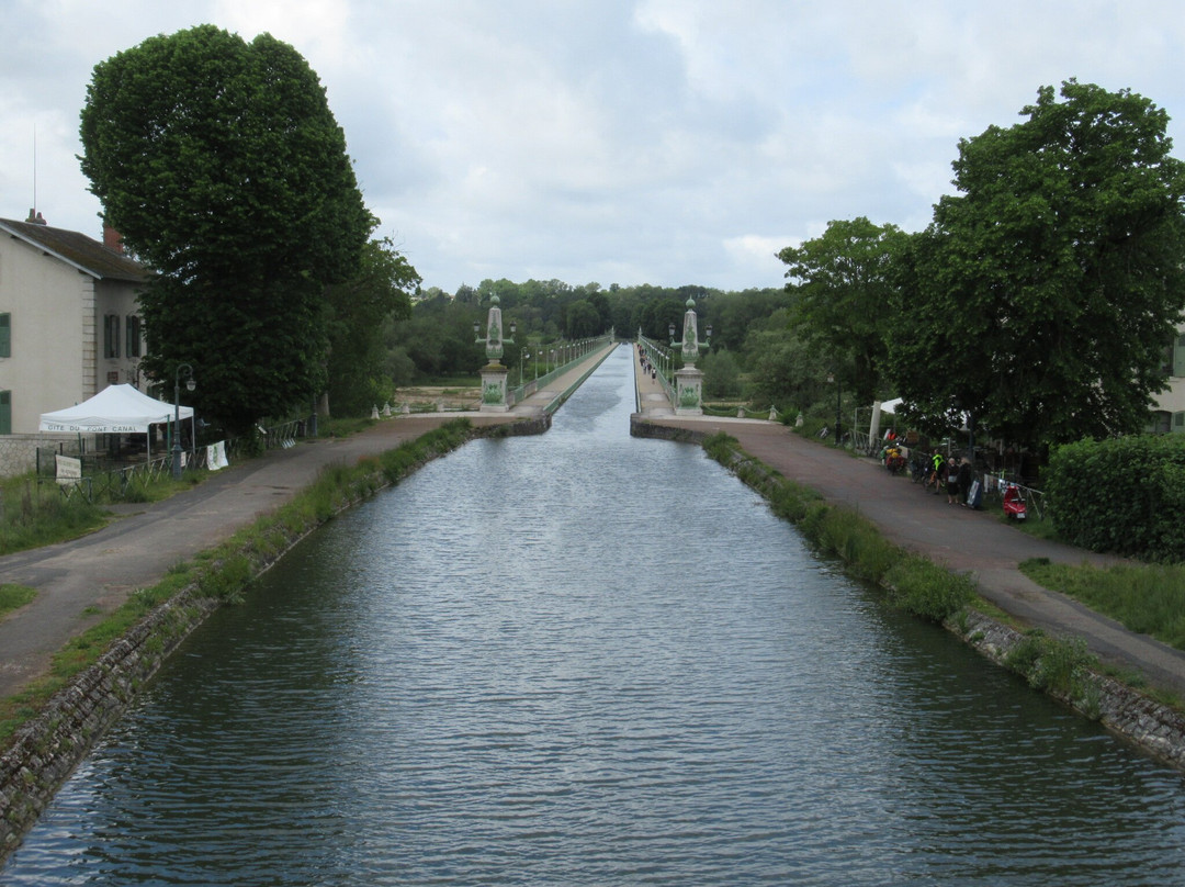 Briare Aqueduct Bridge-Briare必去景点