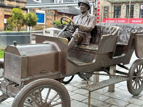 Bronze Ford Model T-威廉堡必去景点