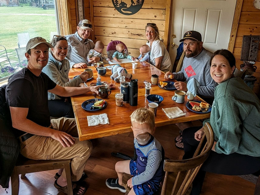 Elk Lake Resort主图
