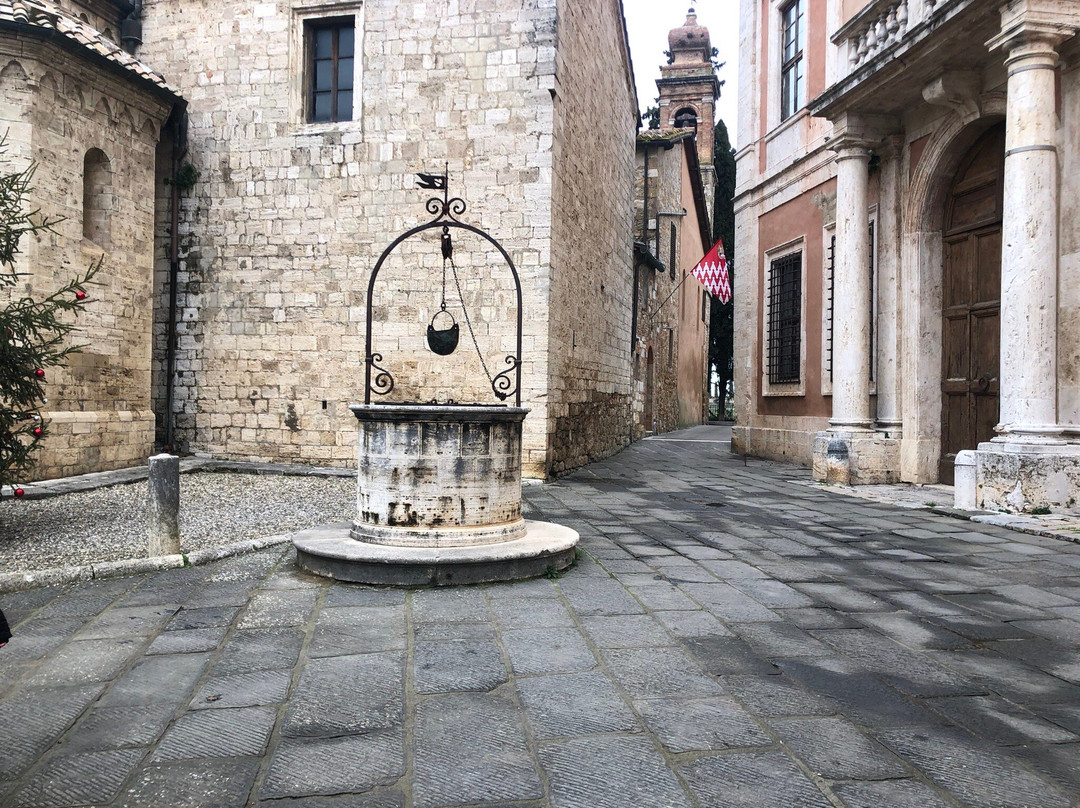 Il Pozzo della Collegiata-圣奎里科多尔恰必去景点