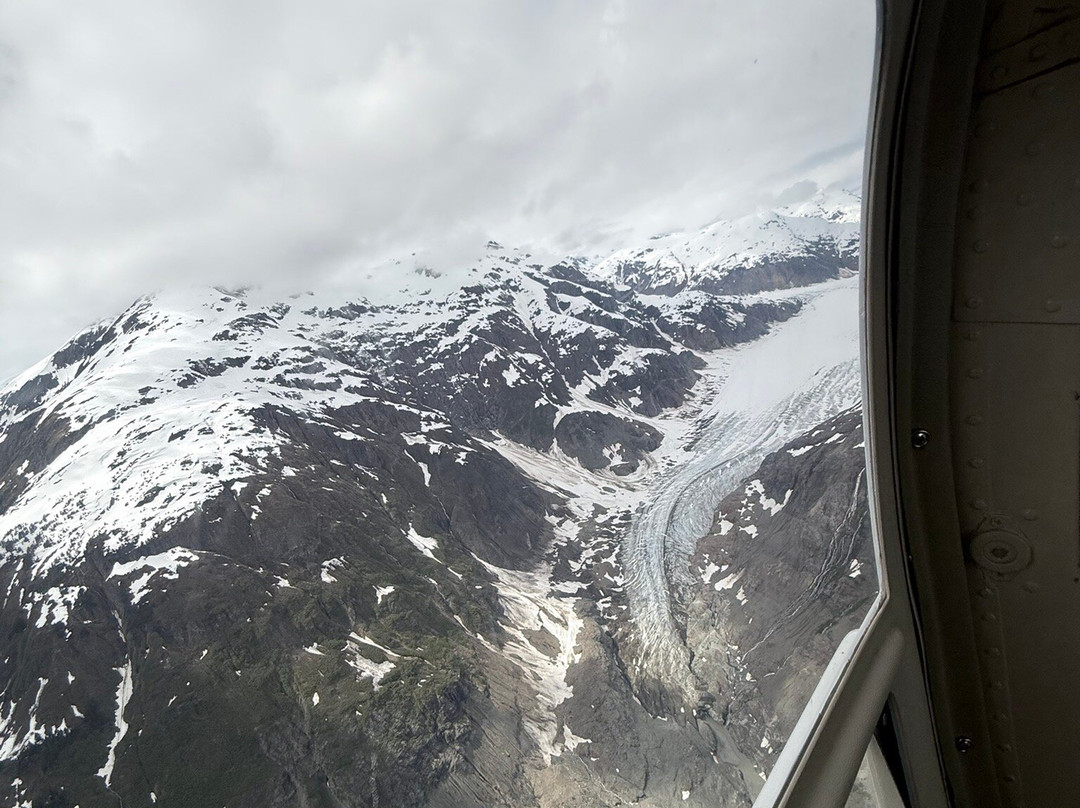 Yellowhead Heli-Tours-Stewart必去景点