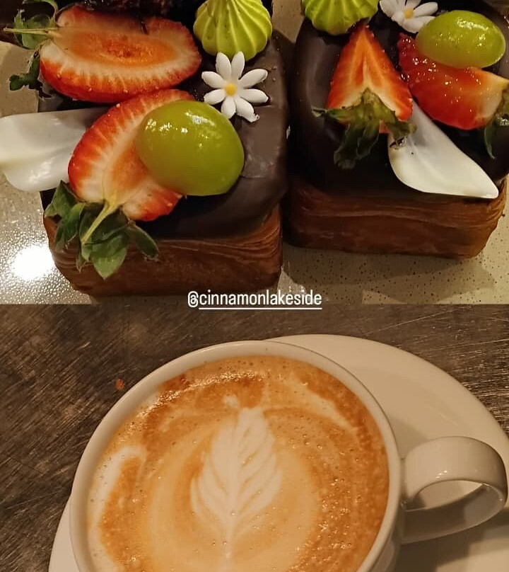 辛纳蒙湖畔酒店主图