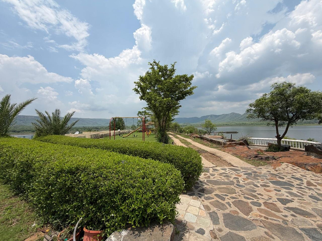Neelkanth Forest Retreat主图