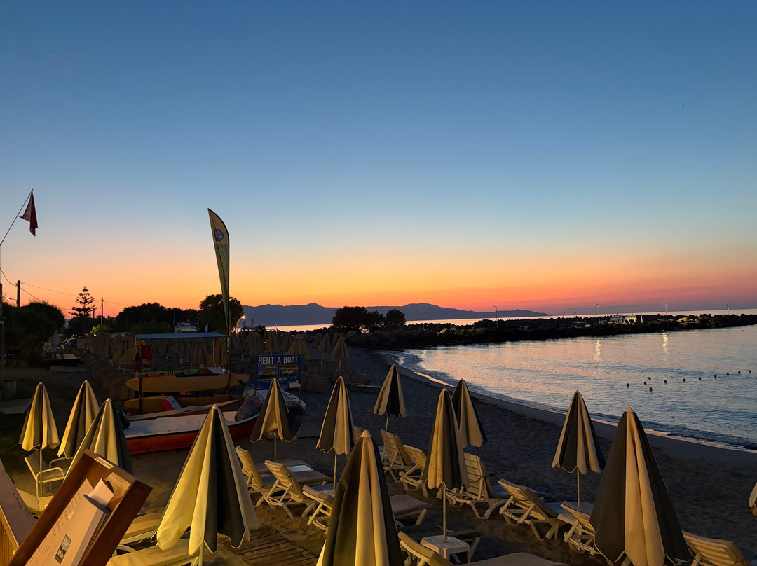 Blue & White Restaurant-Beachbar