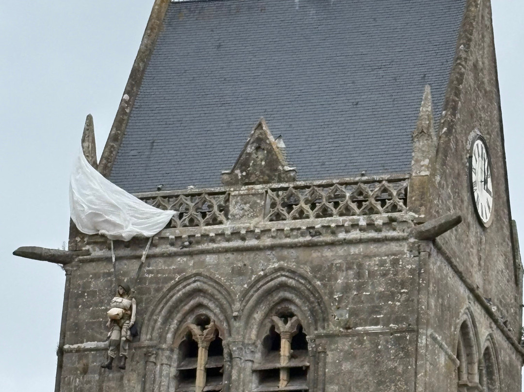 Sainte-Mere-Eglise Church-Sainte-Mere-Eglise必去景点