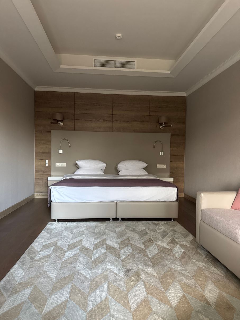 雷皮诺克朗威尔公园水疗酒店-旅行者