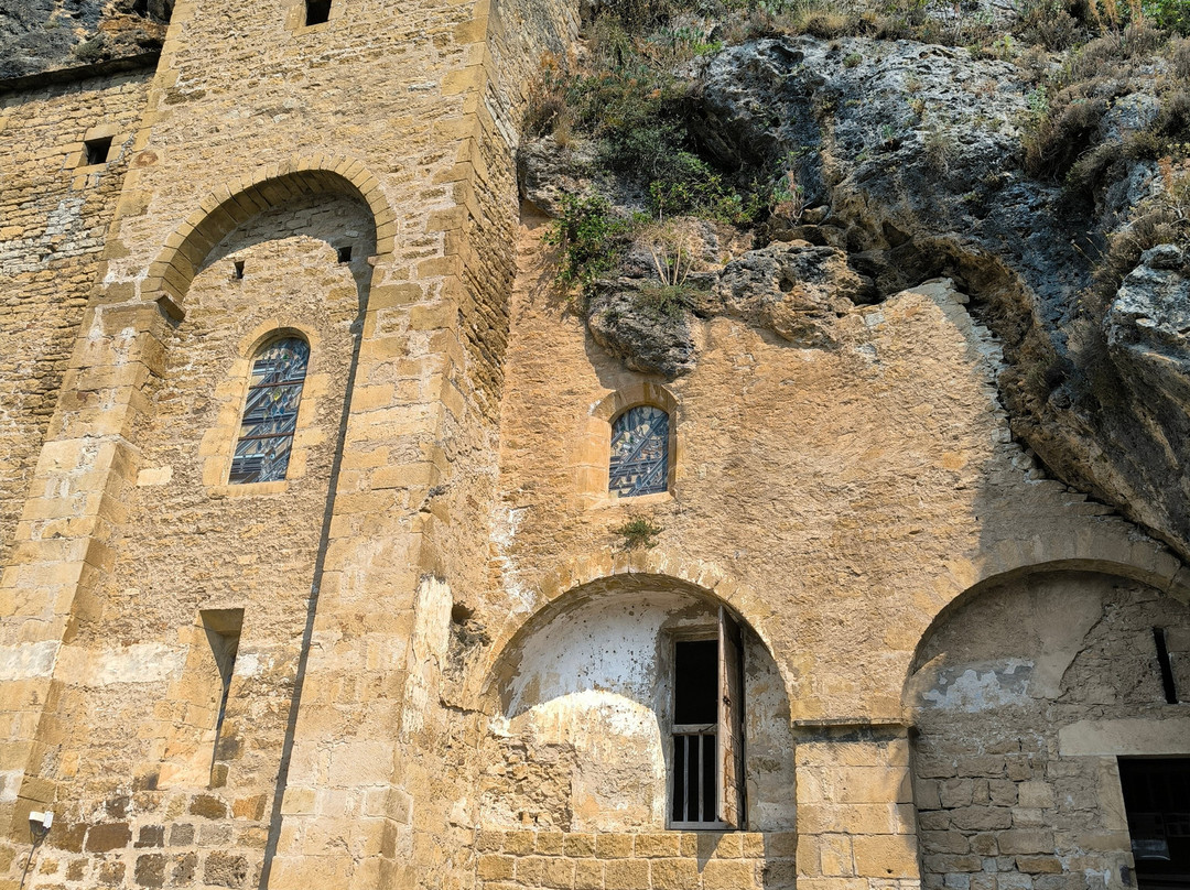 Peyre Village Aveyronnais troglodytique