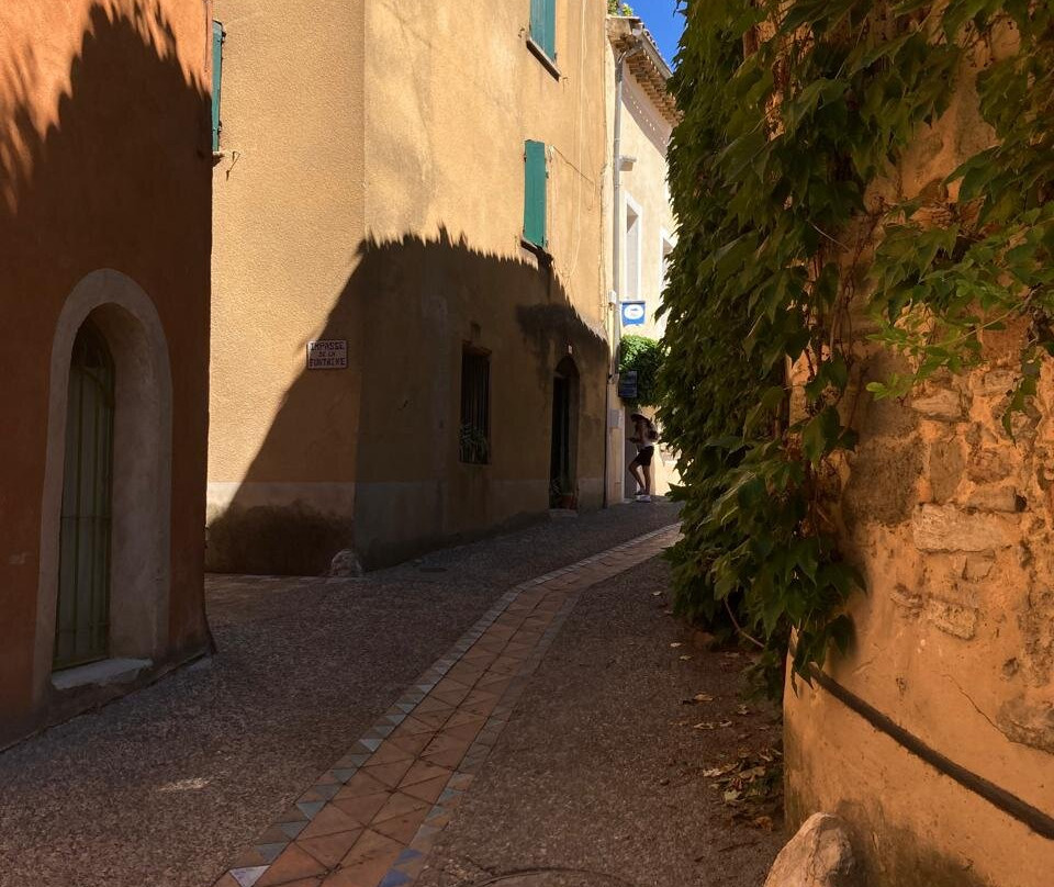 Un Siècle de Roulottes-Saint-Quentin-la-Poterie必去景点