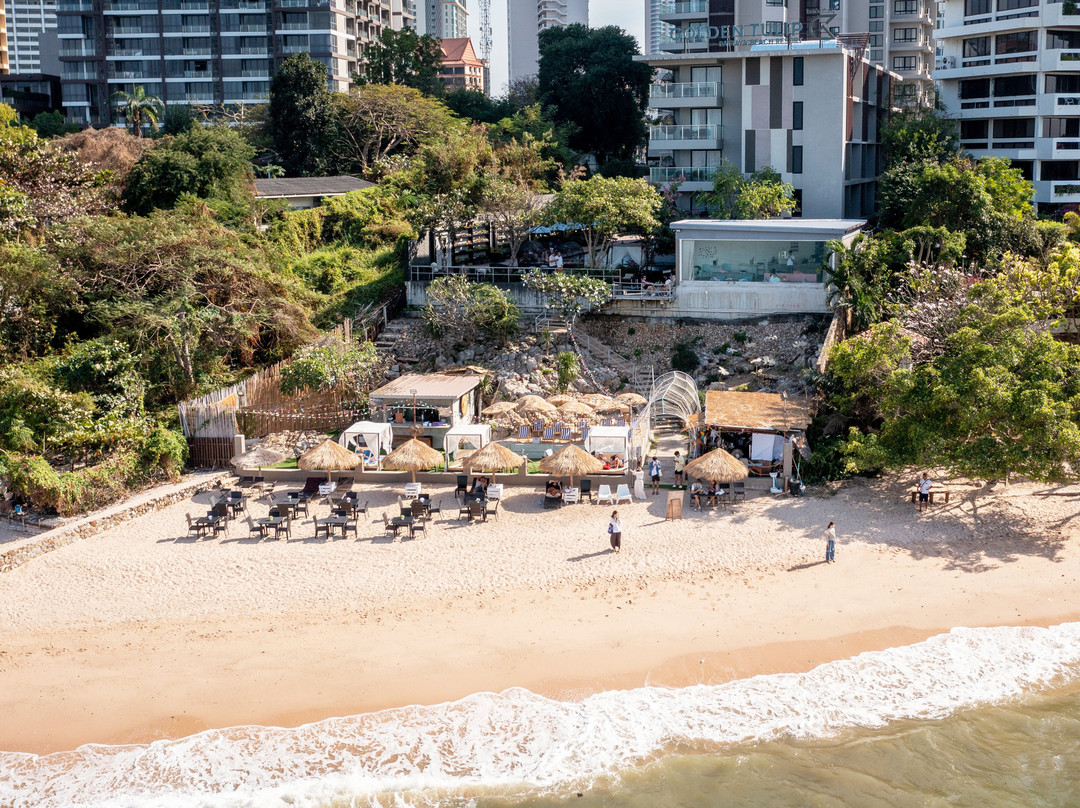 芭堤雅金色郁金香海滩度假酒店